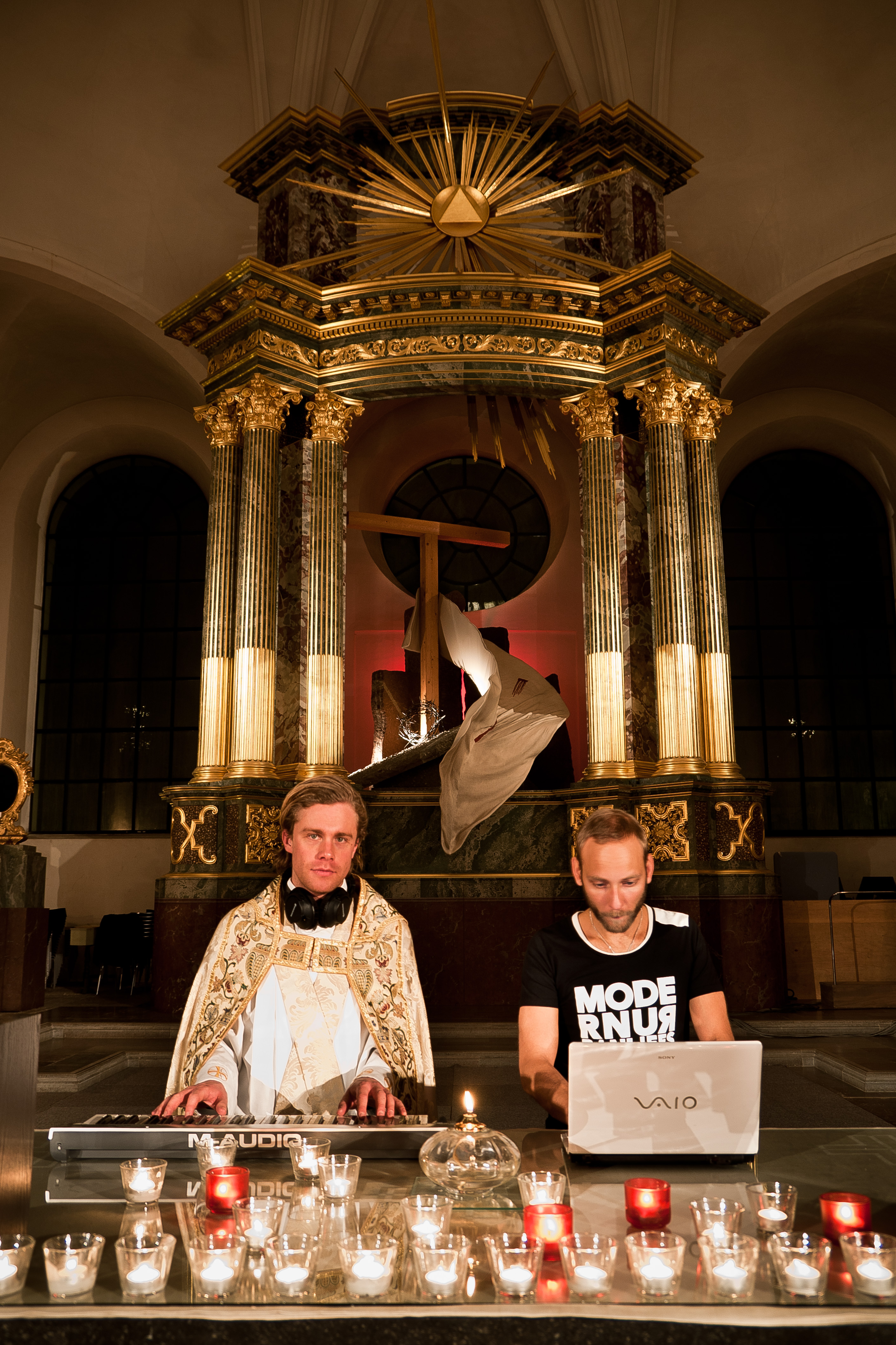 kyrkan, Ungdomar, Technomässan